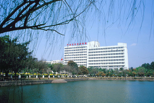 广东石油化工学院2012年招聘计划-校园风景